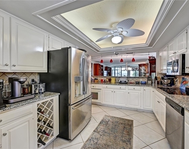 4821 S Landings Drive - Photo Thumbnail 5