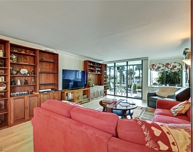 4821 S Landings Drive - Photo Thumbnail 14