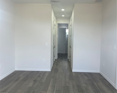 2329 Nw 27th Avenue - Photo Thumbnail 4