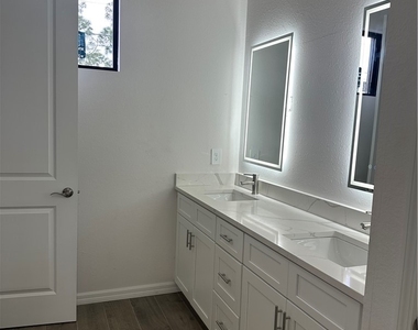 2329 Nw 27th Avenue - Photo Thumbnail 5
