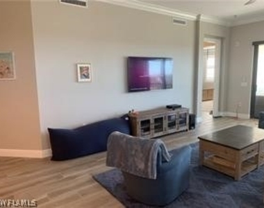 16390 Viansa Way - Photo Thumbnail 6