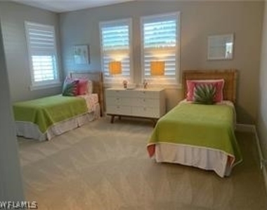16390 Viansa Way - Photo Thumbnail 12