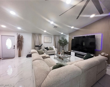 3417 31st Street W - Photo Thumbnail 4