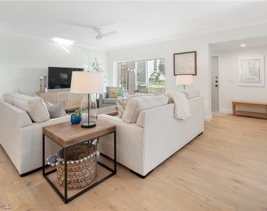 776 Willowbrook Drive - Photo Thumbnail 5