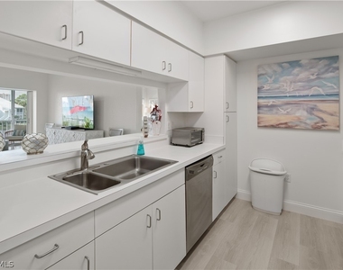 784 Willowbrook Drive - Photo Thumbnail 3