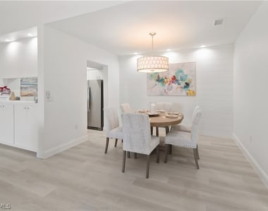 784 Willowbrook Drive - Photo Thumbnail 5