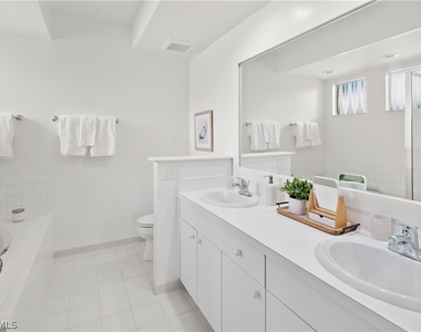 784 Willowbrook Drive - Photo Thumbnail 12