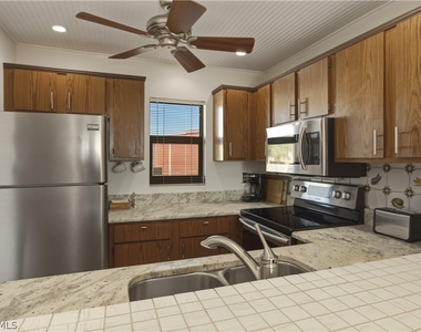 801 River Point Drive - Photo Thumbnail 7