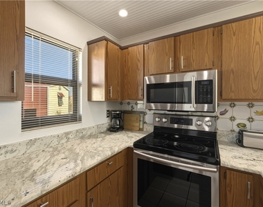 801 River Point Drive - Photo Thumbnail 5