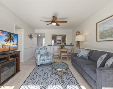 801 River Point Drive - Photo Thumbnail 11