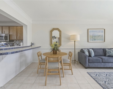 801 River Point Drive - Photo Thumbnail 9
