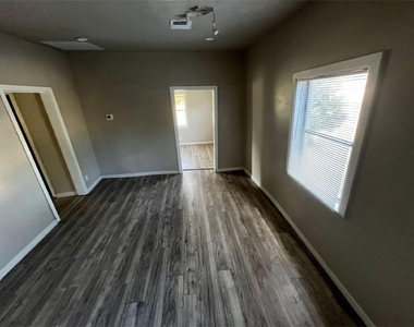 1648 W Rev Dr Ransom Howard Street - Photo Thumbnail 7