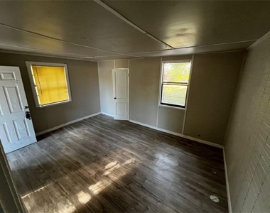 1648 W Rev Dr Ransom Howard Street - Photo Thumbnail 2