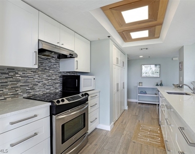 5501 Heron Point Drive - Photo Thumbnail 4