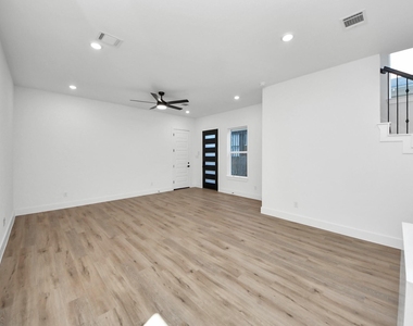 3310 Hardy Street - Photo Thumbnail 5