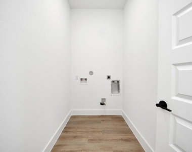 3310 Hardy Street - Photo Thumbnail 11