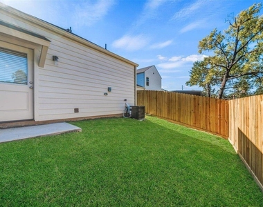 714 West Dallas Street - Photo Thumbnail 18