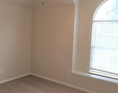 2214 Valley View Crossing - Photo Thumbnail 15