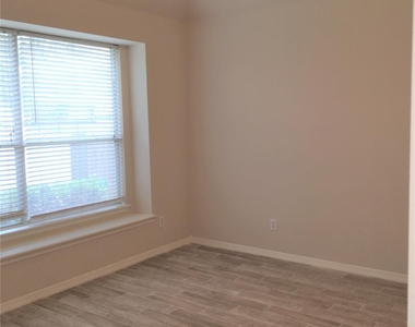 2214 Valley View Crossing - Photo Thumbnail 18