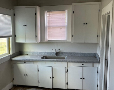 724 Orange Avenue - Photo Thumbnail 5