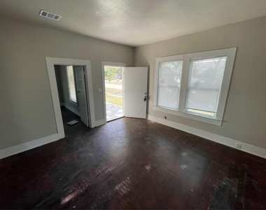 724 Orange Avenue - Photo Thumbnail 4