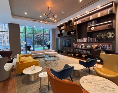 East 44th Street - Photo Thumbnail 5