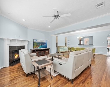 3410 Skyline Village Drive - Photo Thumbnail 10
