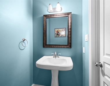 3410 Skyline Village Drive - Photo Thumbnail 17