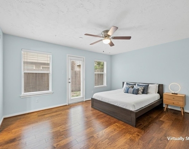3410 Skyline Village Drive - Photo Thumbnail 5