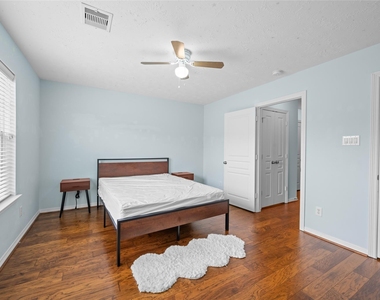 3410 Skyline Village Drive - Photo Thumbnail 29