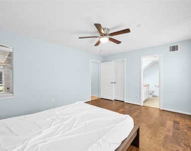 3410 Skyline Village Drive - Photo Thumbnail 7