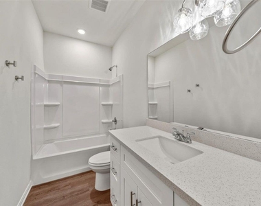 710 W Dallas St - Photo Thumbnail 16