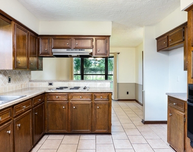 1226 Ferndale Drive - Photo Thumbnail 13