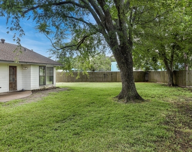 1226 Ferndale Drive - Photo Thumbnail 2