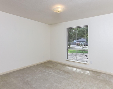 1226 Ferndale Drive - Photo Thumbnail 16