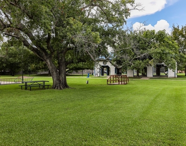 1226 Ferndale Drive - Photo Thumbnail 5