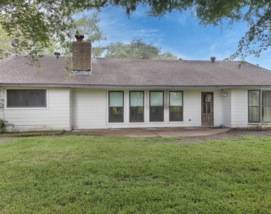 1226 Ferndale Drive - Photo Thumbnail 4