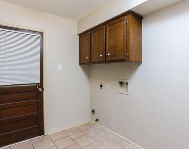 1226 Ferndale Drive - Photo Thumbnail 14
