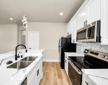 5211 Amy Street - Photo Thumbnail 5