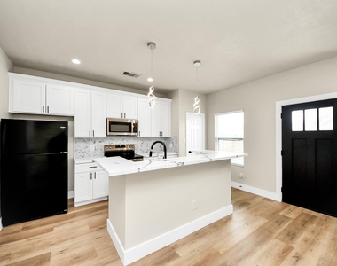 5211 Amy Street - Photo Thumbnail 4