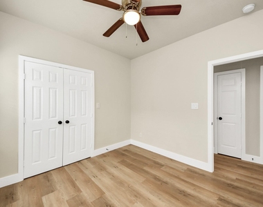 5211 Amy Street - Photo Thumbnail 11
