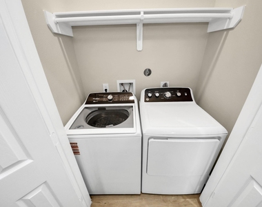5211 Amy Street - Photo Thumbnail 7