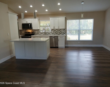 214 Eldron Boulevard Ne - Photo Thumbnail 3