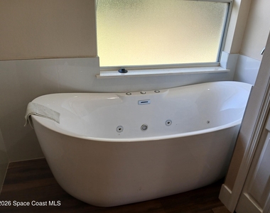 214 Eldron Boulevard Ne - Photo Thumbnail 6