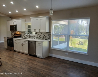 214 Eldron Boulevard Ne - Photo Thumbnail 2