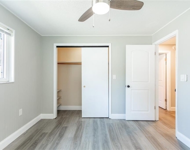2021 Valley Drive - Photo Thumbnail 38