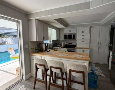 2021 Valley Drive - Photo Thumbnail 8