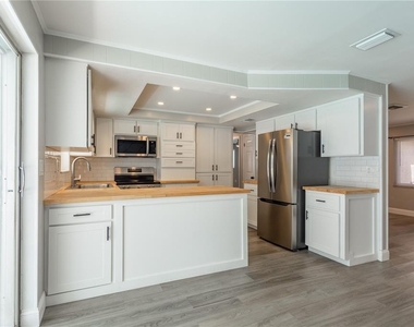 2021 Valley Drive - Photo Thumbnail 13