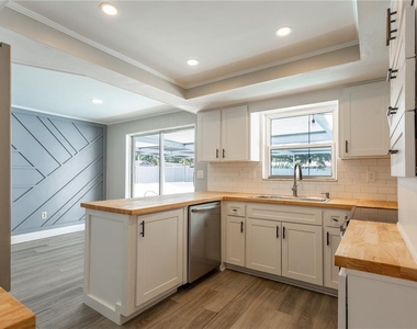 2021 Valley Drive - Photo Thumbnail 14