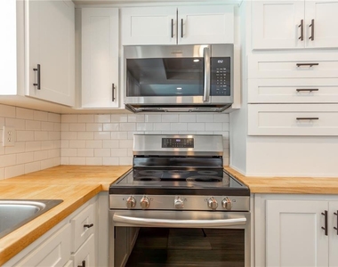 2021 Valley Drive - Photo Thumbnail 15